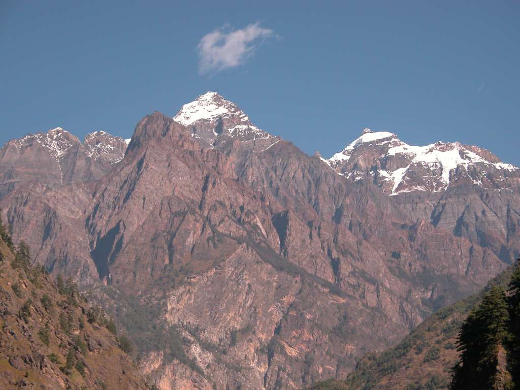 Manaslu 05 05 Lapuchun and Dwijen Himal Close Up From Deng From Deng (1800m), here is a close up of the impressive Lapuchun (5960 m) and Dwijen Himal (5521m) to the north on the Tibetan border. The Buri Gandaki valley turns from north-south to east-west and the route now crosses the main Himalayan range.